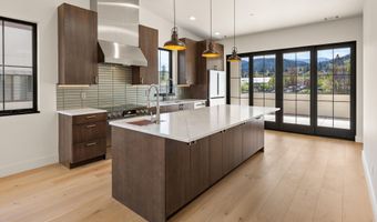 138 Clear Creek Dr, Ashland, OR 97520