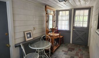 124 Pilgrim Rd, Bristol, CT 06010