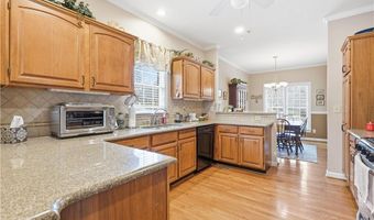 135 Suntree Dr, Advance, NC 27006