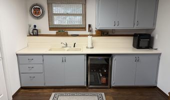1009 Willow Dr, Aberdeen, SD 57401