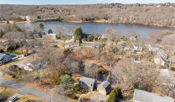 32 Tanglewood Trl, Narragansett, RI 02882