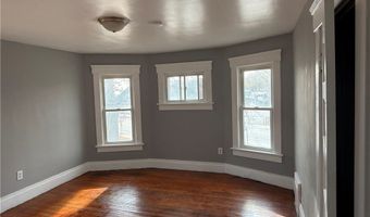 699 W Exchange St Up, Akron, OH 44302