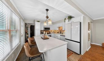 693 Rustic Valley Dr, Ballwin, MO 63021