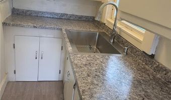 44 Crest St, Middletown, RI 02842