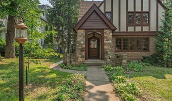 914 Ash St, Baraboo, WI 53913