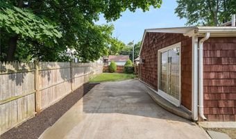 52 Pleasant View Rd, Warwick, RI 02888