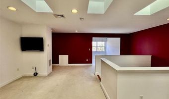 2 Dogwood Ct 2, Middlebury, CT 06762