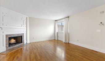 27 Crows Nest Ln 7E, Danbury, CT 06810