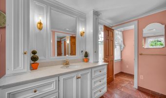 20 Bolleswood Ln, Avon, CT 06001