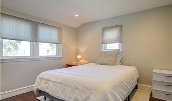 18 Sylvan Ter, Newport, RI 02840