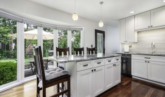 1631 S Surrey Ridge Dr, Arlington Heights, IL 60005
