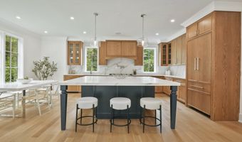 8 Fado Ln, Cos Cob, CT 06807