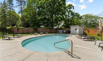 30 Sweet Meadow Ct 15, Narragansett, RI 02882