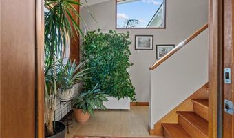 10 Ocean View Dr, Middletown, RI 02842