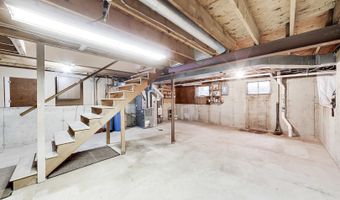 525 Skyline Dr, Algonquin, IL 60102