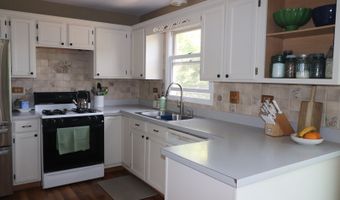 1900 Waverly Ln, Algonquin, IL 60102