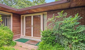 16 Meadowbrook Country Club Est, Ballwin, MO 63011