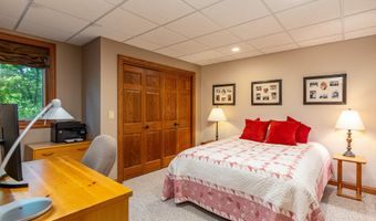 4882 Copperstone Dr, Ames, IA 50010