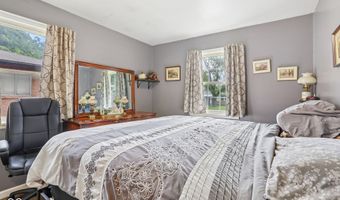 186 N 8th Ave, Beech Grove, IN 46107