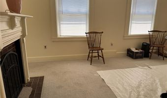 44 Crest St, Middletown, RI 02842