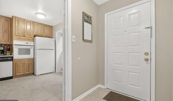 7504 WESTLAKE Ter 25, Bethesda, MD 20817