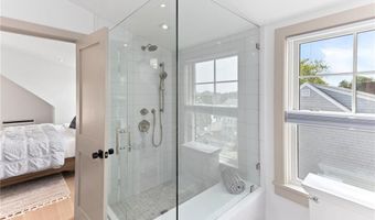 35 Coggeshall Ave, Newport, RI 02840