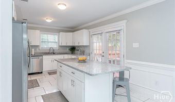 112 W 52nd St, Savannah, GA 31405