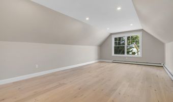 52 Woodbrey Ln, Standish, ME 04084