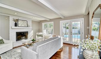 1093 Del Ebro Dr, Ballwin, MO 63011