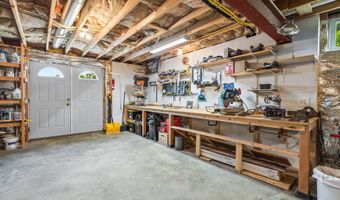 5715 DOUBS Rd, Adamstown, MD 21710