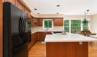 6 Valley Ct, Bethel, CT 06801