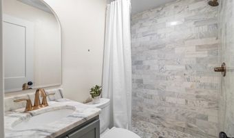 804 NW B St, Bentonville, AR 72712