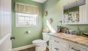 40 Knoll Crest Dr, Bangor, ME 04401