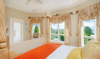 126 Cliff Dr, Narragansett, RI 02882