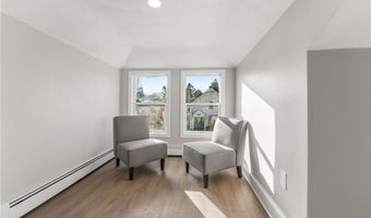 10 Woburn St, Cranston, RI 02910