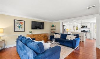 15 Zephyr Ln, Barrington, RI 02806