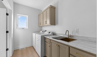 422 NE Lakota Dr, Adrian, MO 64720