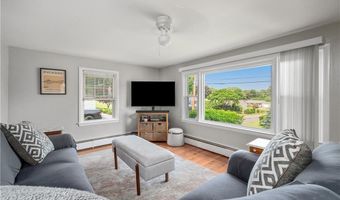 18 Oak Hill Ave, North Smithfield, RI 02896