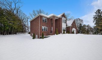 1360 Fairlane Dr, Ann Arbor, MI 48104