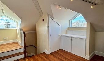 22 Mount Vernon St C, Newport, RI 02840