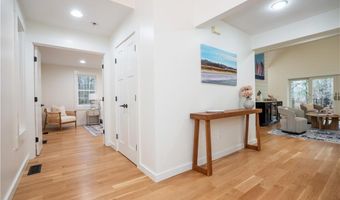 247 Glen Hill Dr, North Kingstown, RI 02874