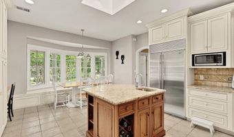 5606 WILSON Ln, Bethesda, MD 20814