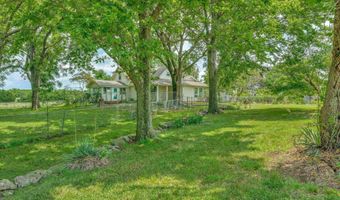 662 E 1452 Rd, Baldwin City, KS 66006