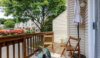 8 Rose Ln 18-10, Danbury, CT 06811