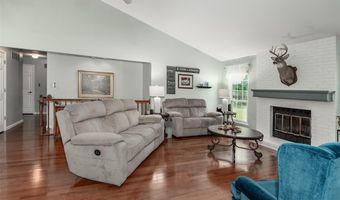 765 Spring Hill Farm Dr, Ballwin, MO 63021
