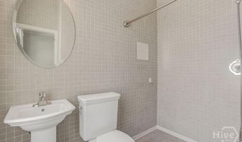 17 E 33rd St, Savannah, GA 31401