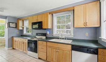25 Pineland St, North Kingstown, RI 02852