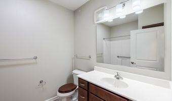 1427 34th Ave SW 220, Altoona, IA 50009
