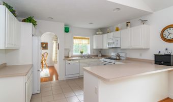 6 Hollyhock Knoll Ct, Bourne, MA 02532