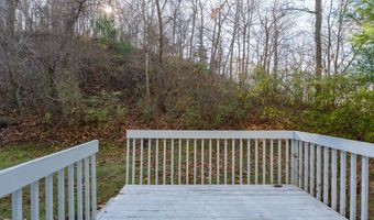 20 Lakeview Dr 20, Branford, CT 06405